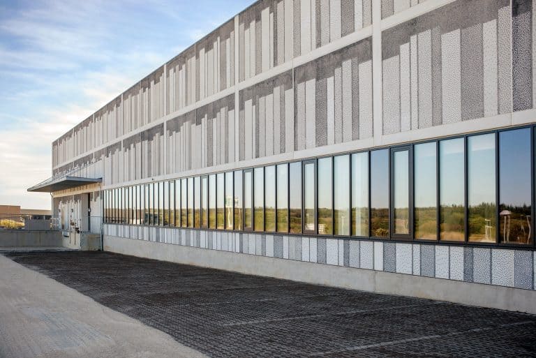 The façade of Viborg Landsarkiv, a provincial archive in Denmark, looks misleadingly three-dimensional.