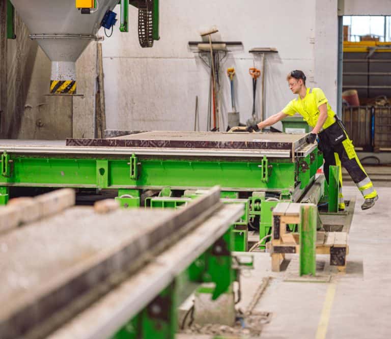 Santalan Betoni, casting on a precast wall production line