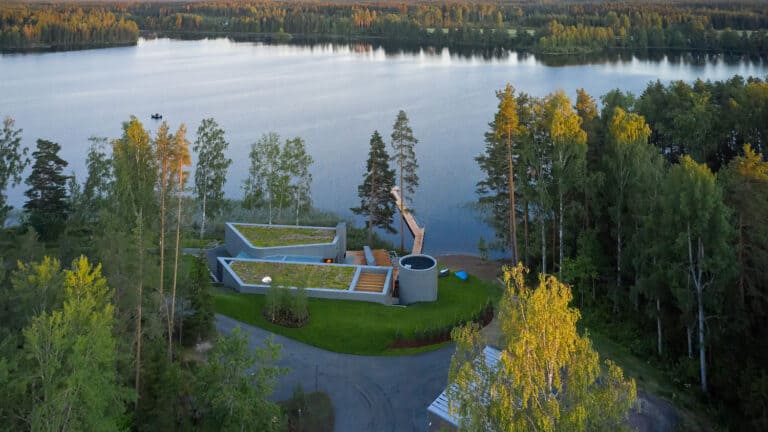 In the lakeside setting of Serlachius Museum Gösta now stands the precast Art Sauna.