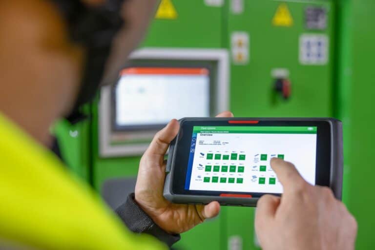 Built-in connectivity as a standard feature in Elematic Extruder E9 2026 and P7 2026 models. The connectivity enables the use of Elematic Fleet Management.